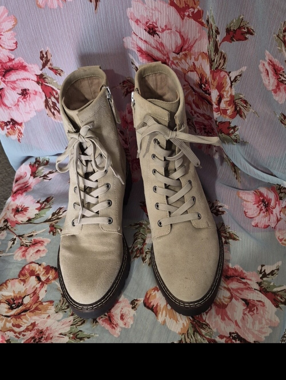 Women’s Combat Lace-Up Boots in Light Tan